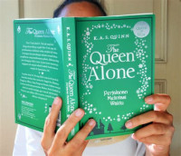 Image of THE QUEEN ALONE